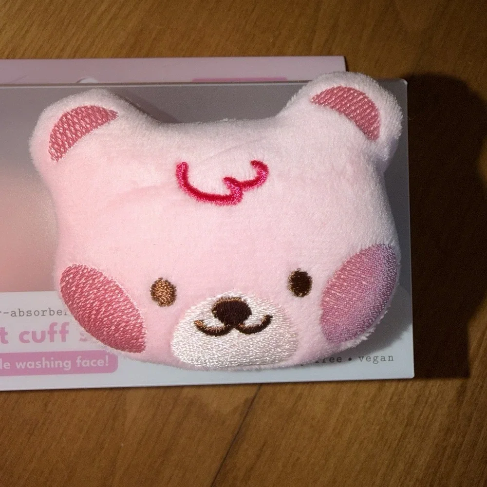 NEW The Creme Shop‎ Teddy Wrist Cuff Set Plush Water Absorbent Pink Fluff